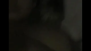 Vecina toc&aacute;ndose sus pechos